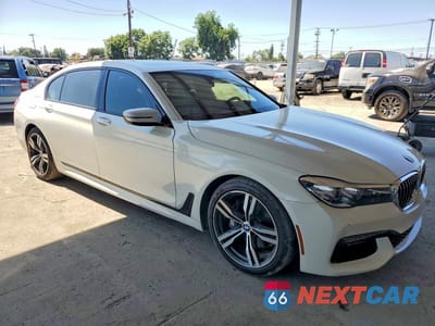 Czwarte zdjęcie samochodu z boku: 2016 BMW 740 I VIN:WBA7E2C51GG547344 - miniatura