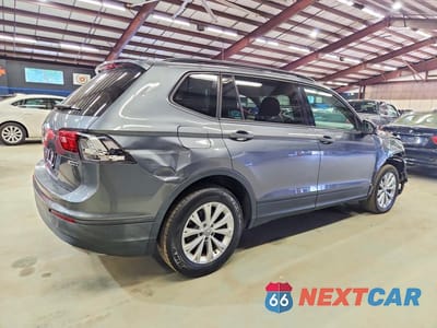 Trzecie zdjęcie samochodu z tyłu: 2019 VOLKSWAGEN TIGUAN S VIN:3VV0B7AX8KM095553 - miniatura