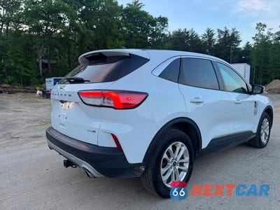 Czwarte zdjęcie samochodu z boku: 2020 FORD ESCAPE SE VIN:1FMCU9G61LUC28078 - miniatura