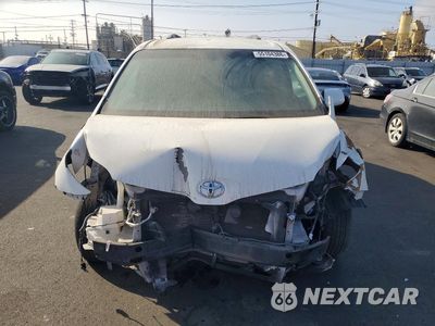 Piąte zdjęcie samochodu w środku: 2013 TOYOTA SIENNA LE 8-PASSENGER VIN:5TDKK3DC3DS386599 - miniatura