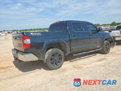 Trzecie zdjęcie samochodu z tyłu: 2018 TOYOTA TUNDRA CREWMAX SR5 VIN:5TFDW5F19JX724842 - miniatura