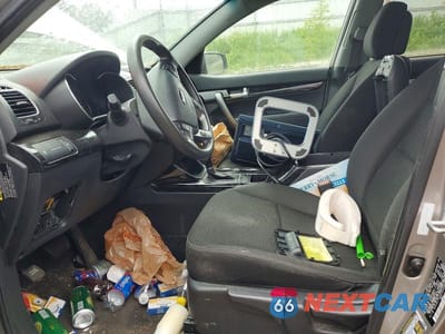 Zdjęcie 7 z 13 samochodu: 2014 KIA SORENTO LX VIN:5XYKT3A62EG485408 - miniatura