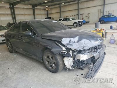 Czwarte zdjęcie samochodu z boku: 2022 KIA K5 LXS VIN:5XXG14J2XNG124415 - miniatura