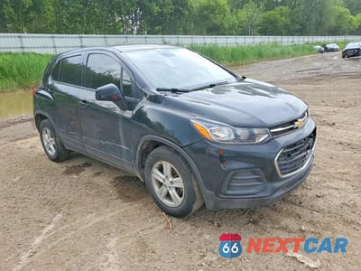 Czwarte zdjęcie samochodu z boku: 2019 CHEVROLET TRAX LS VIN:3GNCJKSB6KL317881 - miniatura