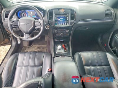 Zdjęcie 8 z 12 samochodu: 2017 CHRYSLER 300 S VIN:2C3CCABT3HH617745 - miniatura