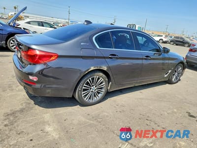Trzecie zdjęcie samochodu z tyłu: 2019 BMW 530E VIN:WBAJA9C52KB254309 - miniatura