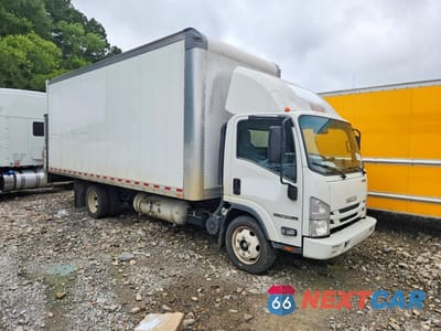 Czwarte zdjęcie samochodu z boku: 2022 ISUZU NPR HD DELIVERY TRUCK VIN:54DC4W1D6NS202385 - miniatura