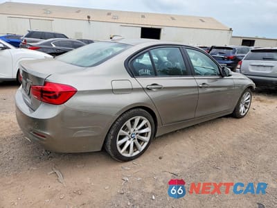 Trzecie zdjęcie samochodu z tyłu: 2018 BMW 320 XI VIN:WBA8E5G57JNV03111 - miniatura
