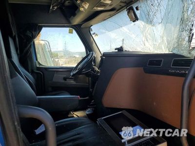 Piąte zdjęcie samochodu w środku: 2023 FREIGHTLINER CASCADIA 126 SEMI TRUCK VIN:3AKJHHDR3PSUE1899 - miniatura