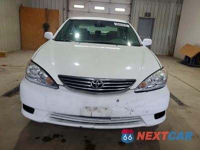 Piąte zdjęcie samochodu w środku: 2005 TOYOTA CAMRY LE VIN:4T1BE30K65U610512 - miniatura