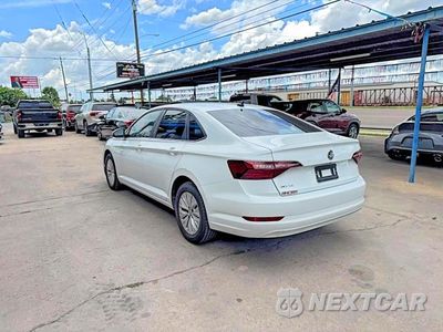 Trzecie zdjęcie samochodu z tyłu: 2020 VOLKSWAGEN JETTA S VIN:3VWCB7BU2LM070341 - miniatura