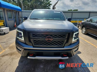 Piąte zdjęcie samochodu w środku: 2024 NISSAN TITAN PRO-4X VIN:1N6AA1ED6RN113774 - miniatura