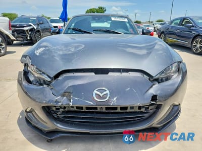 Piąte zdjęcie samochodu w środku: 2021 MAZDA MX-5 MIATA CLUB VIN:JM1NDAL73M0455598 - miniatura