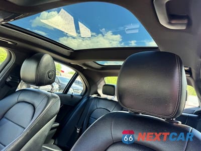 Zdjęcie 12 z 13 samochodu: 2015 MERCEDES-BENZ C 300 4MATIC VIN:55SWF4KB4FU052464 - miniatura