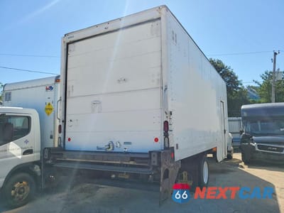 Trzecie zdjęcie samochodu z tyłu: 2015 FORD F650 SUPER DUTY BOX TRUCK VIN:3FRNF6HP1FV799623 - miniatura