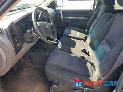 Zdjęcie 7 z 12 samochodu: 2010 CHEVROLET SILVERADO K1500 LS VIN:3GCRKREA8AG266614 - miniatura