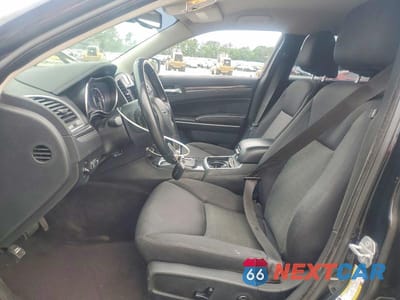 Zdjęcie 7 z 12 samochodu: 2019 CHRYSLER 300 TOURING VIN:2C3CCAAG3KH502610 - miniatura