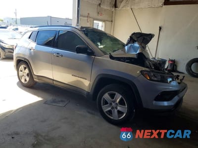 Czwarte zdjęcie samochodu z boku: 2022 JEEP COMPASS LATITUDE VIN:3C4NJDBB4NT207736 - miniatura