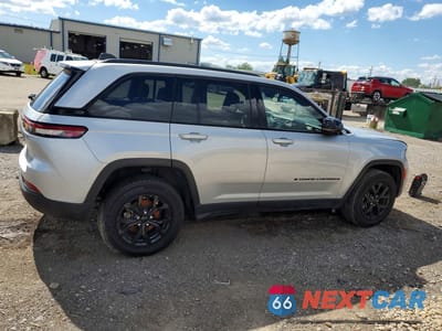 Trzecie zdjęcie samochodu z tyłu: 2024 JEEP GRAND CHEROKEE LAREDO VIN:1C4RJHAG8R8574570 - miniatura