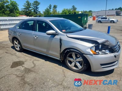 Czwarte zdjęcie samochodu z boku: 2012 VOLKSWAGEN PASSAT SE VIN:1VWBP7A36CC064761 - miniatura