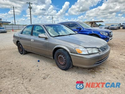 Czwarte zdjęcie samochodu z boku: 2001 TOYOTA CAMRY LE VIN:4T1BG22K01U058789 - miniatura