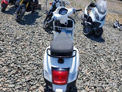 Zdjęcie 6 z 9 samochodu: 2024 VESPA GTS/SEI GIORNI 300 VIN:ZAPMD39M2R5200776 - miniatura