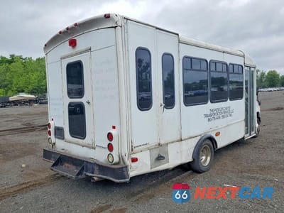 Czwarte zdjęcie samochodu z boku: 2007 FORD ECONOLINE E450 SUPER DUTY CUTAWAY VAN VIN:1FDXE45S57DA61196 - miniatura