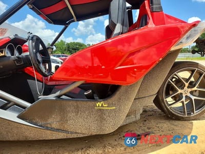 Zdjęcie 9 z 10 samochodu: 2016 POLARIS SLINGSHOT SL VIN:57XAAPFA7G5109859 - miniatura