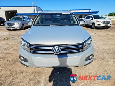 Piąte zdjęcie samochodu w środku: 2012 VOLKSWAGEN TIGUAN S VIN:WVGAV7AX3CW555550 - miniatura