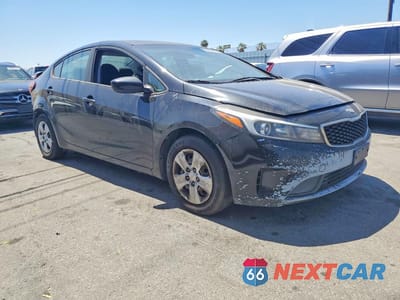Czwarte zdjęcie samochodu z boku: 2018 KIA FORTE LX VIN:3KPFL4A7XJE199345 - miniatura