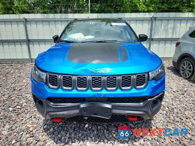 Piąte zdjęcie samochodu w środku: 2025 JEEP COMPASS TRAILHAWK VIN:3C4NJDDN5ST556651 - miniatura