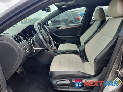 Zdjęcie 7 z 12 samochodu: 2016 VOLKSWAGEN JETTA SPORT VIN:3VWD17AJ1GM300259 - miniatura