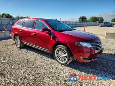 Czwarte zdjęcie samochodu z boku: 2018 LINCOLN MKT VIN:2LMHJ5AT7JBL00706 - miniatura