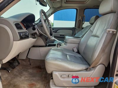 Zdjęcie 7 z 13 samochodu: 2009 CHEVROLET SUBURBAN K1500 LT VIN:1GNFK26369J106677 - miniatura