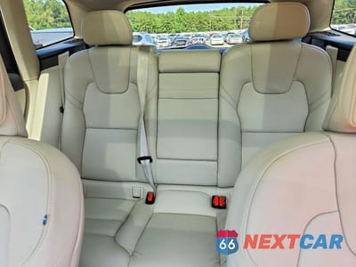 Zdjęcie 10 z 13 samochodu: 2022 VOLVO XC60 B5 MOMENTUM VIN:YV4L12DK0N1915026 - miniatura