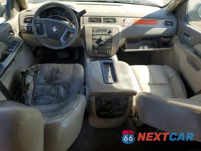 Zdjęcie 8 z 13 samochodu: 2012 CHEVROLET SUBURBAN K1500 LT VIN:1GNSKJE76CR264250 - miniatura