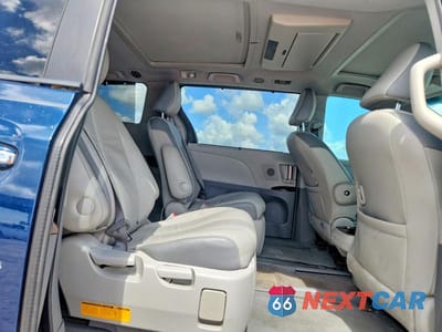 Zdjęcie 10 z 12 samochodu: 2011 TOYOTA SIENNA LIMITED 7-PASSENGER VIN:5TDYK3DC5BS110710 - miniatura