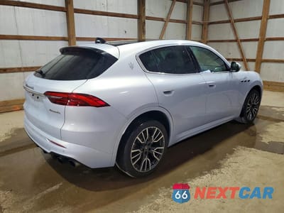 Trzecie zdjęcie samochodu z tyłu: 2023 MASERATI GRECALE GT VIN:ZN682AVA5P7429283 - miniatura