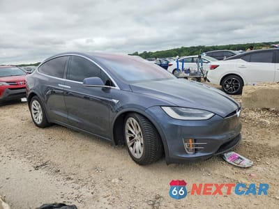 Czwarte zdjęcie samochodu z boku: 2016 TESLA MODEL X VIN:5YJXCAE2XGF003571 - miniatura