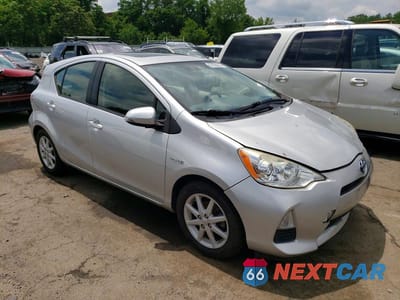 Czwarte zdjęcie samochodu z boku: 2014 TOYOTA PRIUS C THREE VIN:JTDKDTB33E1067523 - miniatura
