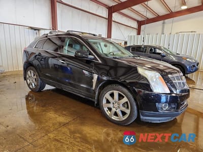 Czwarte zdjęcie samochodu z boku: 2010 CADILLAC SRX PERFORMANCE COLLECTION VIN:3GYFNEEY7AS646132 - miniatura