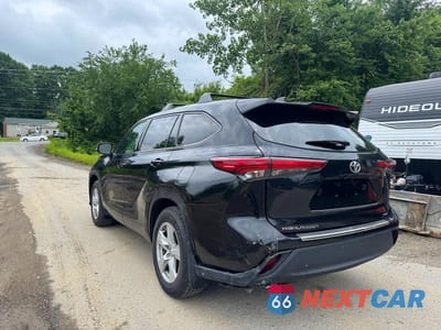Trzecie zdjęcie samochodu z tyłu: 2022 TOYOTA HIGHLANDER L VIN:5TDCZRBHXNS580095 - miniatura
