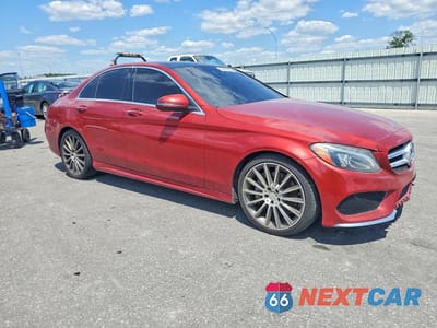 Czwarte zdjęcie samochodu z boku: 2016 MERCEDES-BENZ C 300 VIN:55SWF4JB0GU101792 - miniatura