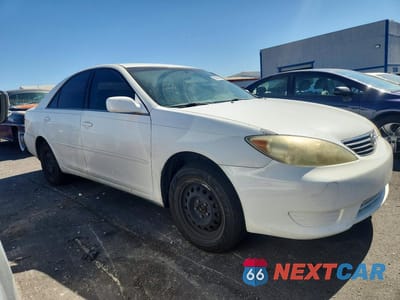 Czwarte zdjęcie samochodu z boku: 2005 TOYOTA CAMRY LE VIN:4T1BE32K25U541461 - miniatura