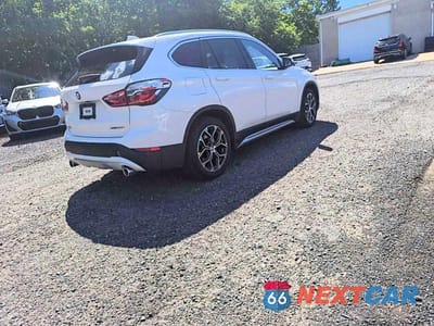 Czwarte zdjęcie samochodu z boku: 2022 BMW X1 XDRIVE28I VIN:WBXJG9C05N5U59330 - miniatura