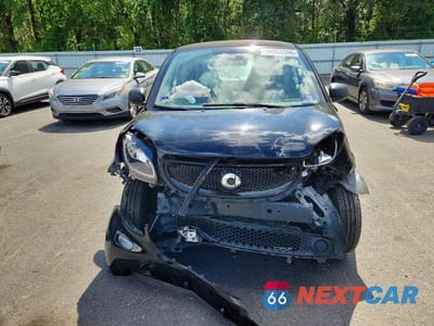 Piąte zdjęcie samochodu w środku: 2017 SMART FORTWO VIN:WMEFJ5DA9HK194665 - miniatura