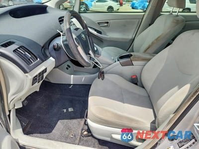 Zdjęcie 7 z 12 samochodu: 2015 TOYOTA PRIUS TWO VIN:JTDKN3DU9F2003792 - miniatura
