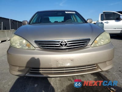 Piąte zdjęcie samochodu w środku: 2005 TOYOTA CAMRY LE VIN:4T1BE32KX5U435274 - miniatura
