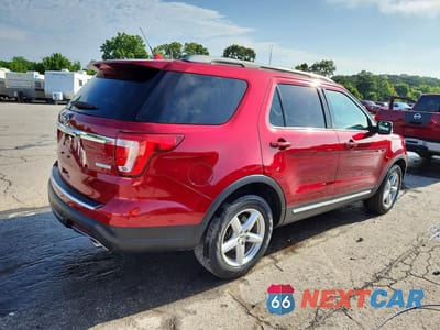 Trzecie zdjęcie samochodu z tyłu: 2018 FORD EXPLORER XLT VIN:1FM5K7DH2JGA87073 - miniatura