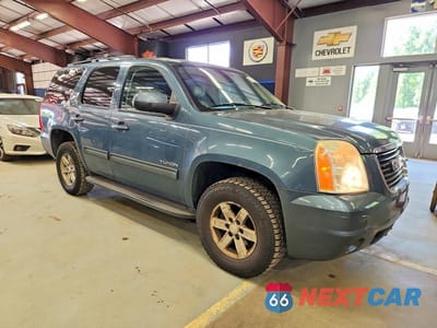 Czwarte zdjęcie samochodu z boku: 2010 GMC YUKON SLT VIN:1GKUKCE05AR101610 - miniatura